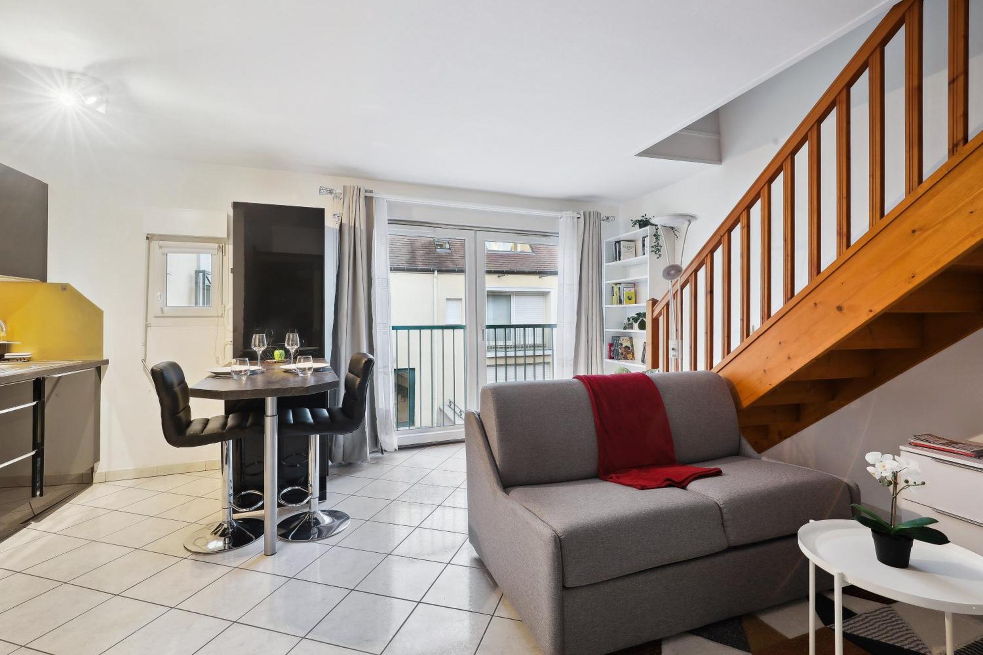 Chic Duplex With Parking Apartment *